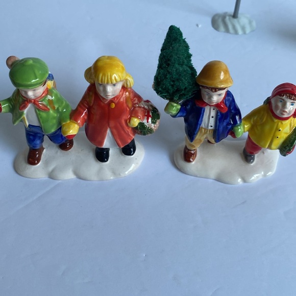 Department 56 Christmas Village lot - Picture 5 of 13